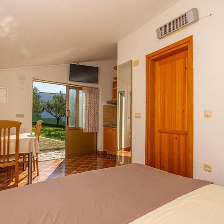 Apartments Francoise Цриквеница Экстерьер фото