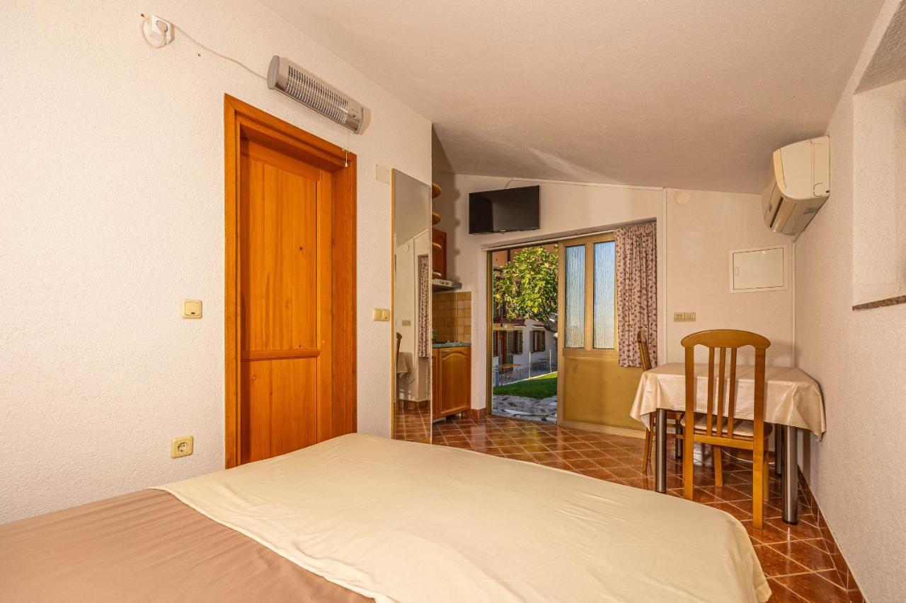 Apartments Francoise Цриквеница Экстерьер фото