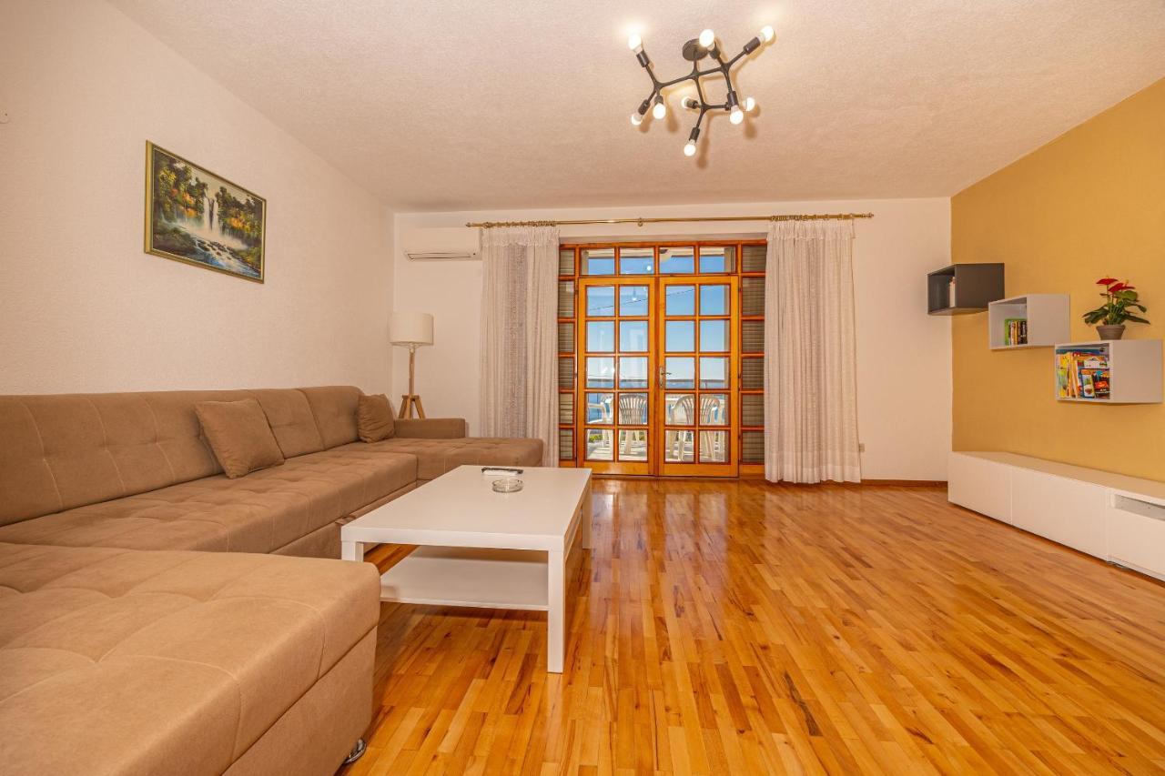 Apartments Francoise Цриквеница Экстерьер фото